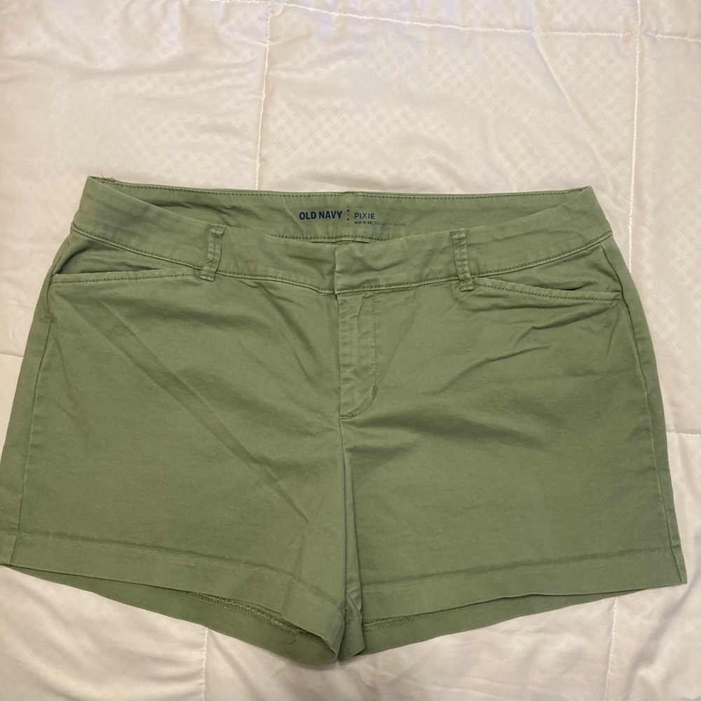 Old Navy Pixie - Mid Ride green shorts. Size 12 with 3.5” inseam.
